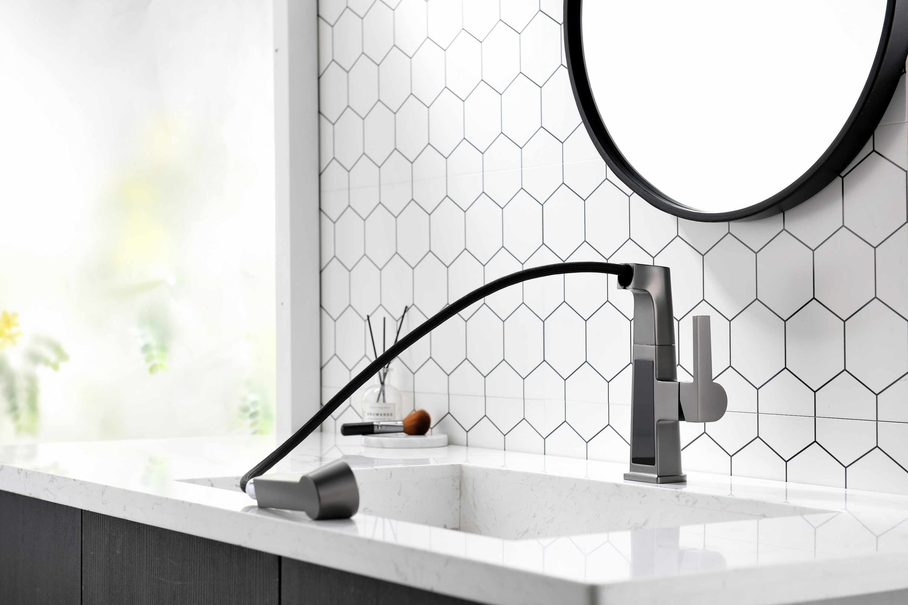 Robinet de lavabo carré noir en acier inoxydable avec affichage de la température du robinet de salle de bain