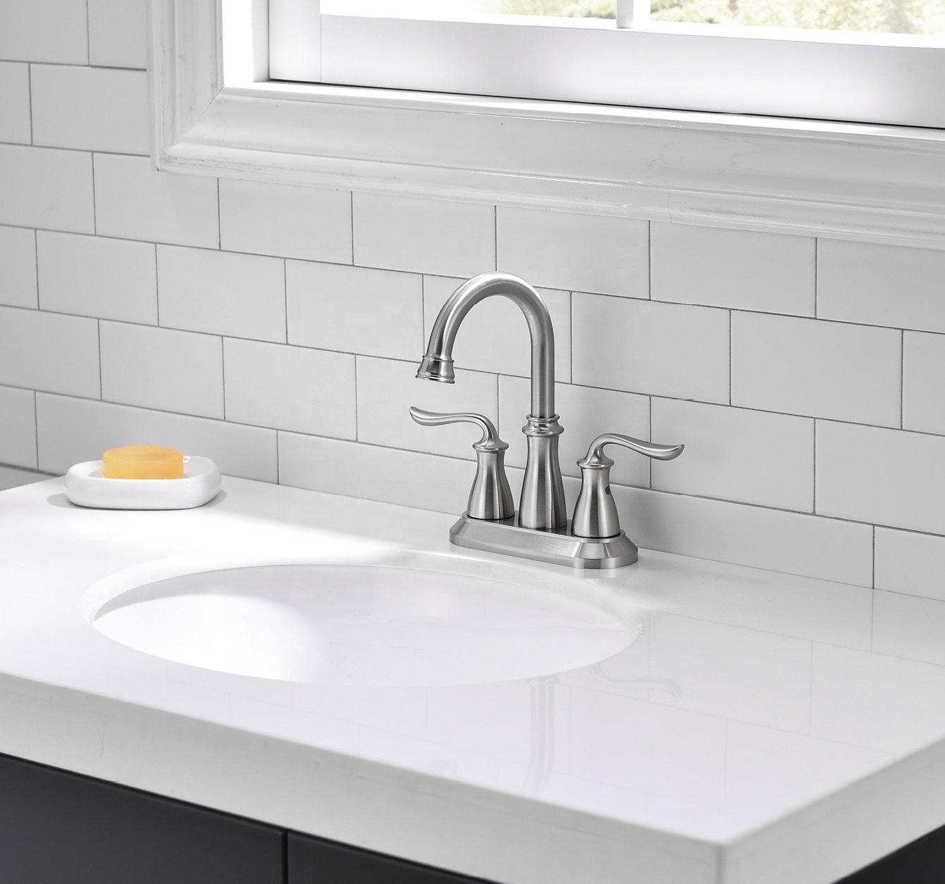 APB135-BN Robinet de salle de bain rotatif Robinets de salle de bain en nickel brossé Robinet de lavabo à trois trous